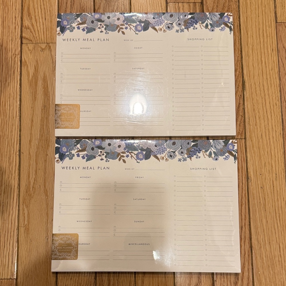 Elegant Floral Weekly Meal Planner - Cream and Blue